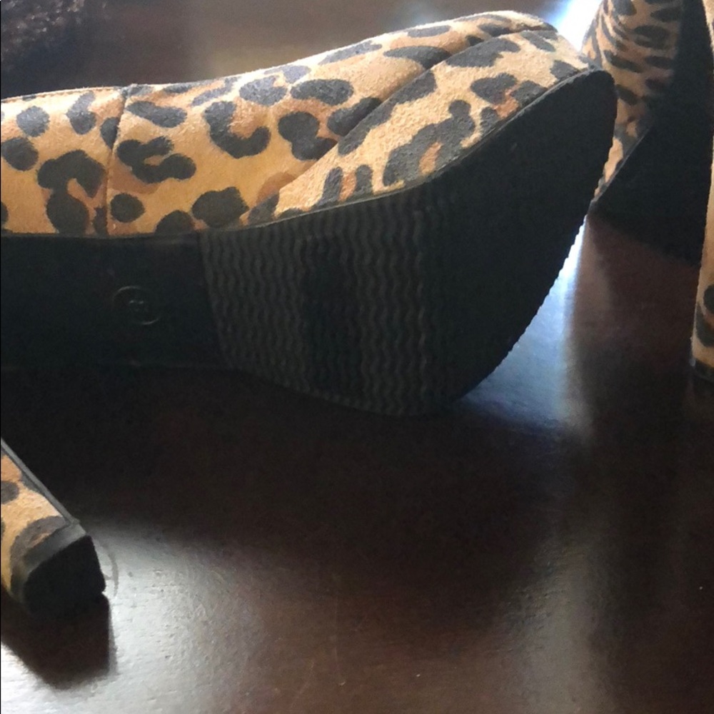 👠 Mossimo Suede Heels👠 - Picture 4 of 8